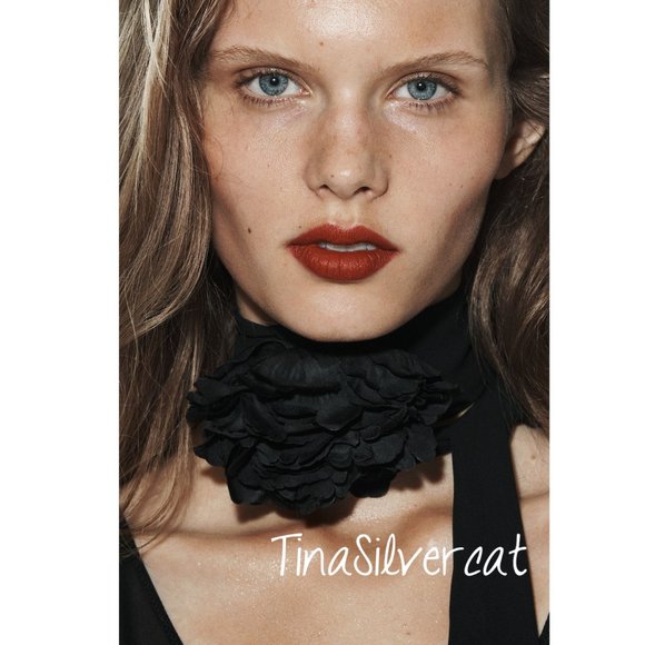 BLOGGER'S FAVE! Zara Flower Scarf NWT - Picture 1 of 15